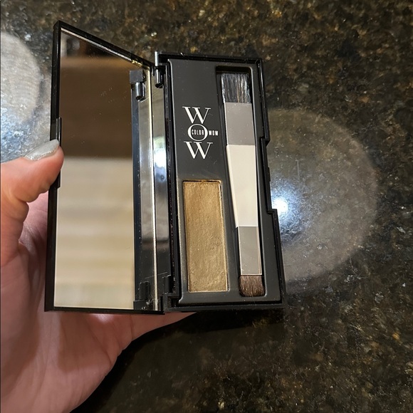 Color Wow Cover Up Powder - Picture 2 of 3